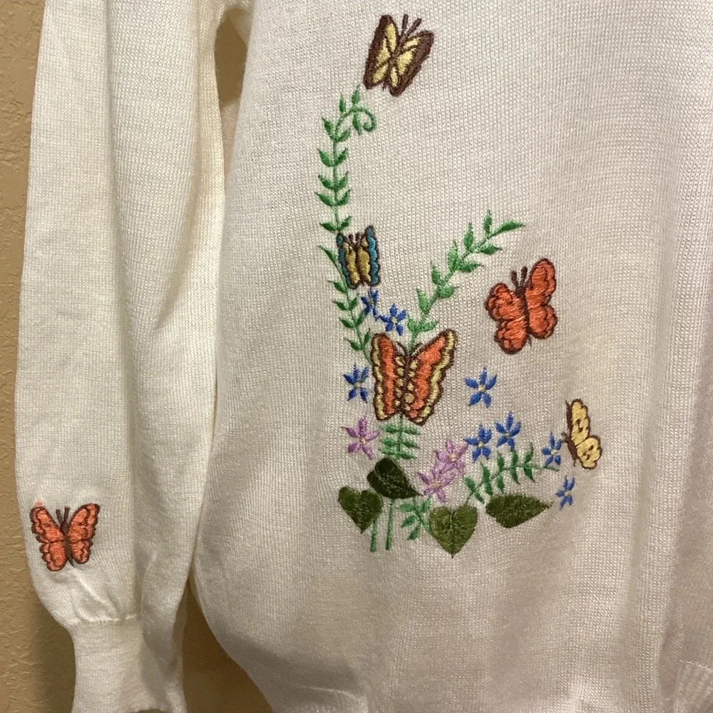 Vintage Ades of California Sweater White V-Neck, Embroidered Flowers/Butterflies
